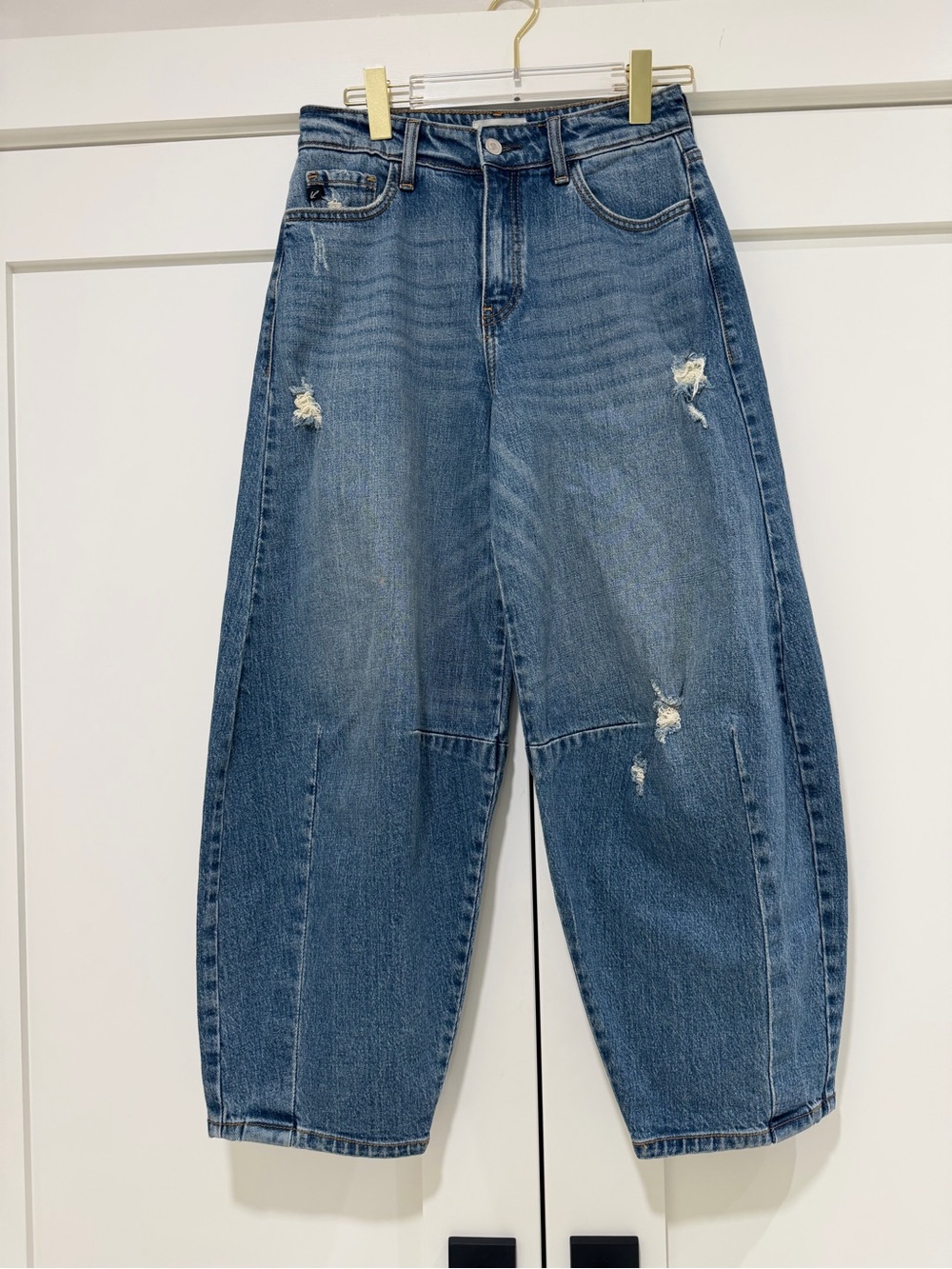 KanCan Distressed Barrel Leg Jeans Size 3/25 Medium Wash High Rise Cropped